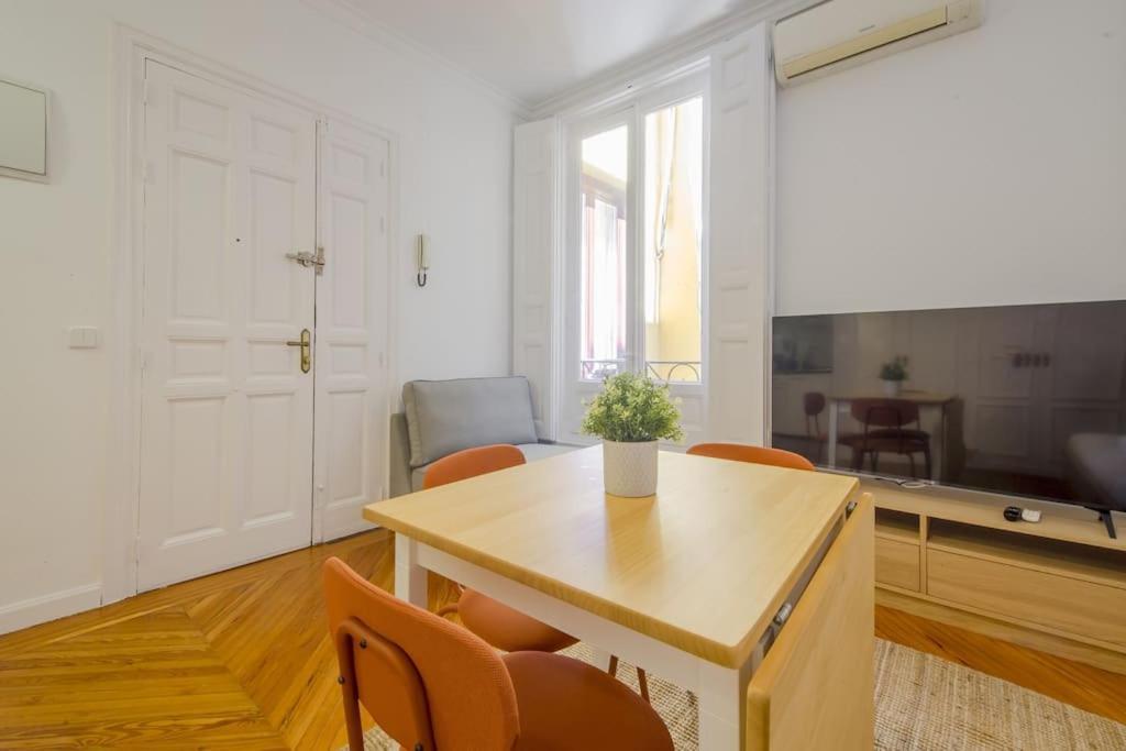 Petite E Chic Loft Para 3 En El Corazon De Madrid Exteriör bild