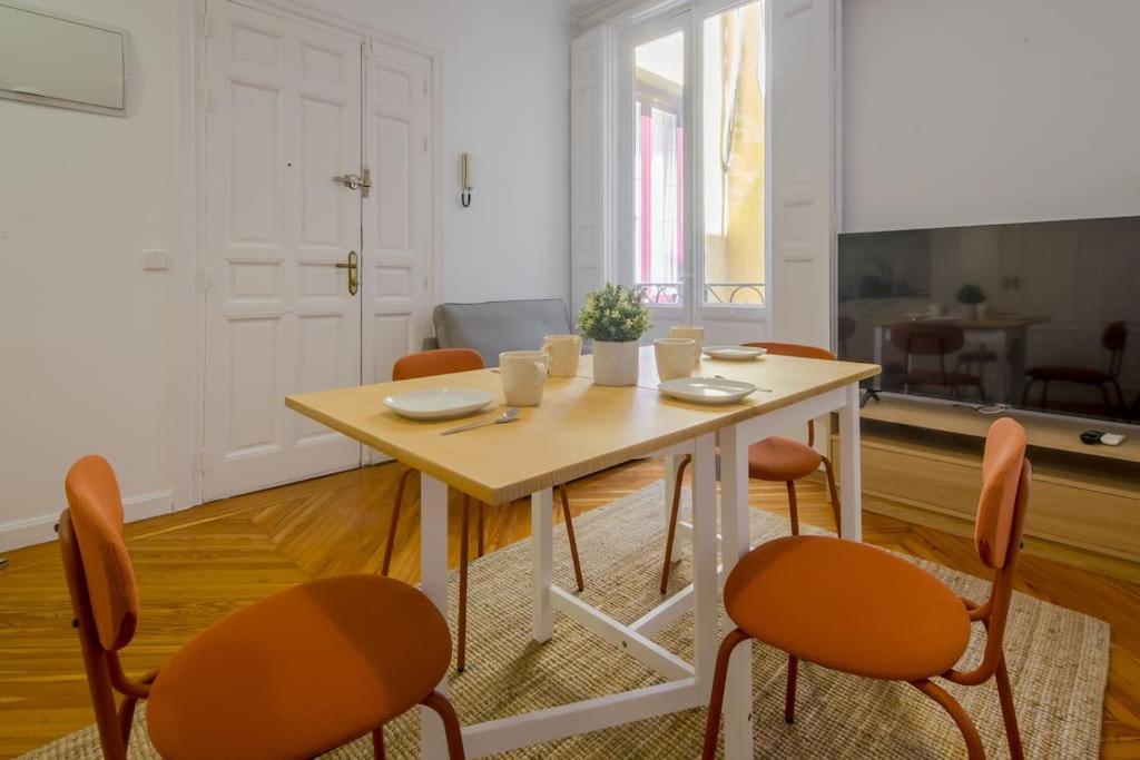 Petite E Chic Loft Para 3 En El Corazon De Madrid Exteriör bild