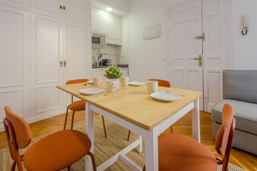 Petite E Chic Loft Para 3 En El Corazon De Madrid Exteriör bild