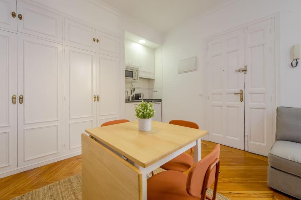 Petite E Chic Loft Para 3 En El Corazon De Madrid Exteriör bild